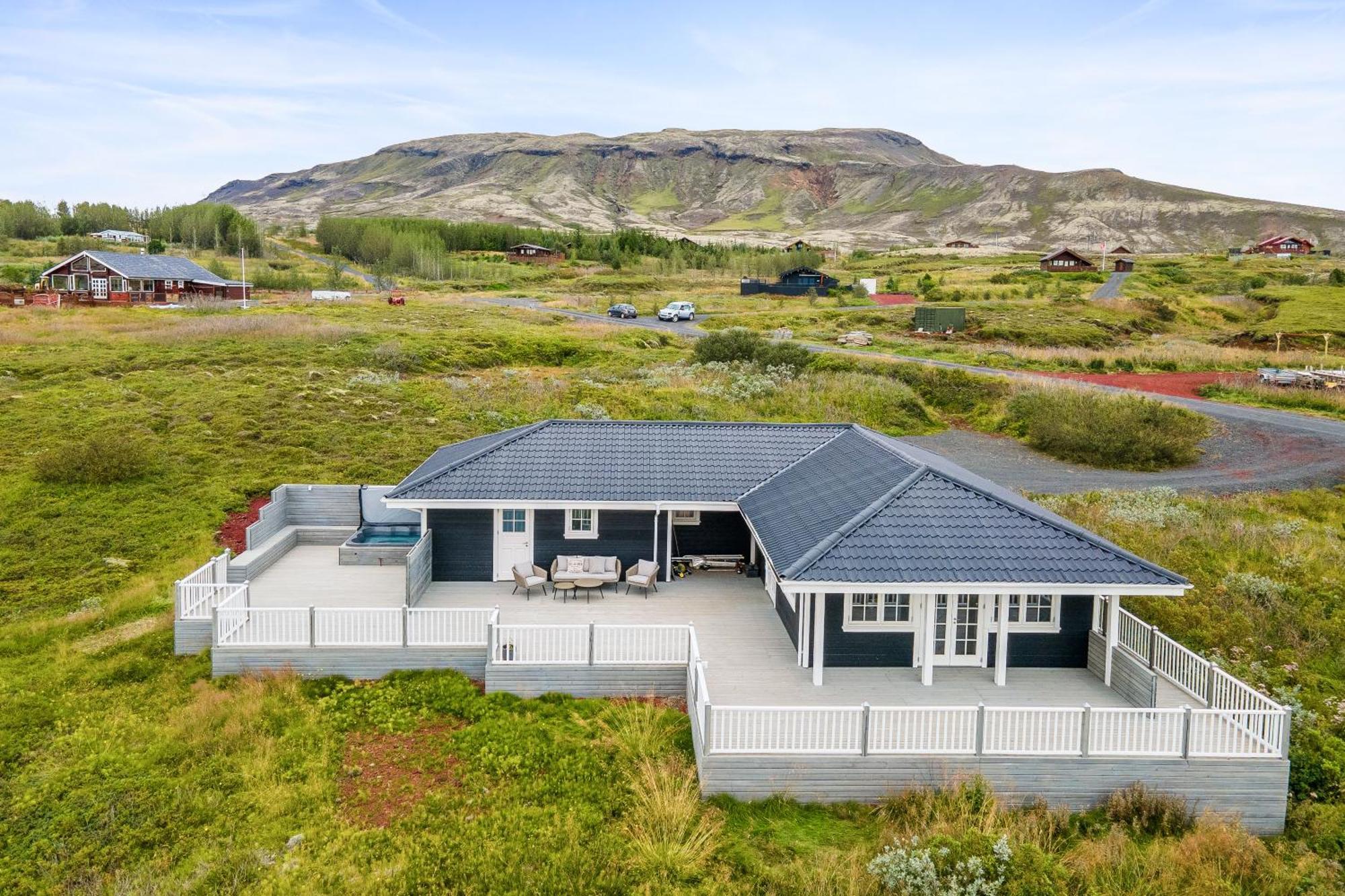 Venture Vacations-Golden Circle Hot Tub Cabin Selfoss Exterior photo
