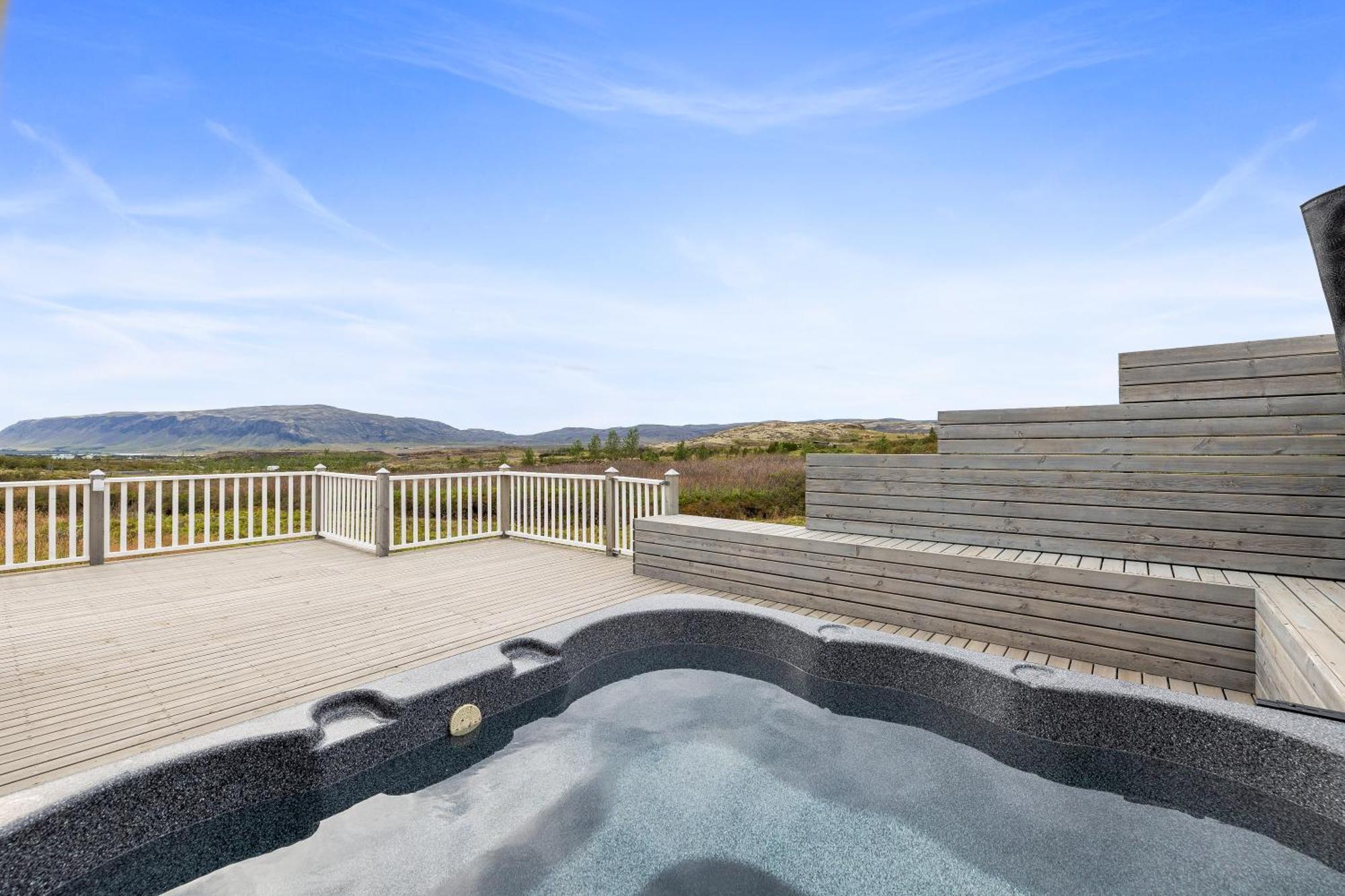 Venture Vacations-Golden Circle Hot Tub Cabin Selfoss Exterior photo